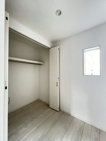 ハンガーパイプ付き収納