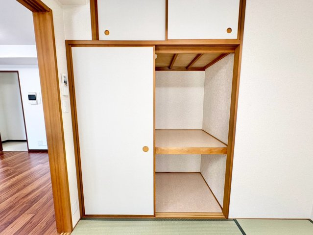 収納が豊富で、暮らしやすさに配慮した間取りです。
