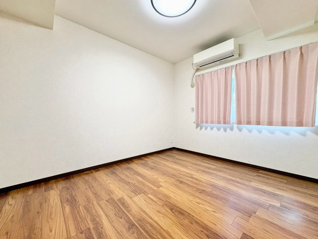洋室　収納付きで、お部屋がすっきり片付きます。