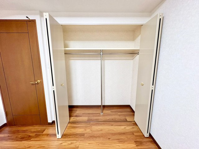 洋室　収納付きで、お部屋がすっきり片付きます。