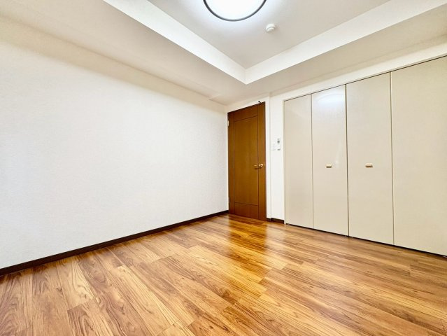 洋室　収納付きで、お部屋がすっきり片付きます。