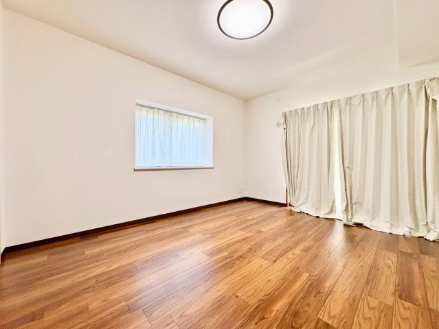 洋室　収納付きで、お部屋がすっきり片付きます。