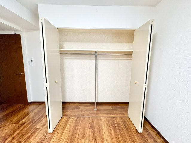 洋室　収納付きで、お部屋がすっきり片付きます。