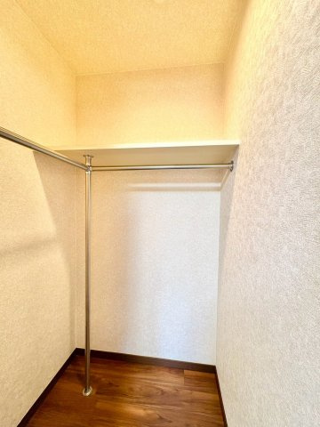 収納が豊富で、暮らしやすさに配慮した間取りです。