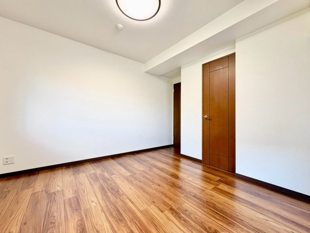 洋室　収納付きで、お部屋がすっきり片付きます。
