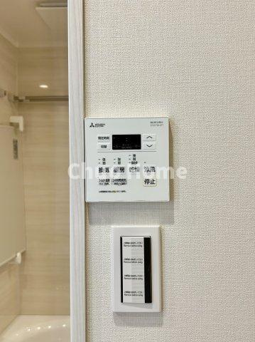 【浴室乾燥機】暖房・冷風・換気・乾燥が可能です。毎日を快適に過ごせるうれしい機能が揃っています。雨の日の洗濯物も安心です。