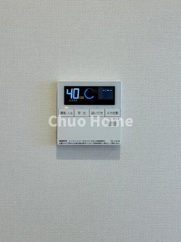 【給湯リモコン】外での一日を忘れさせてくれるオートバス機能でお好みの湯量・温度に調整された浴槽。