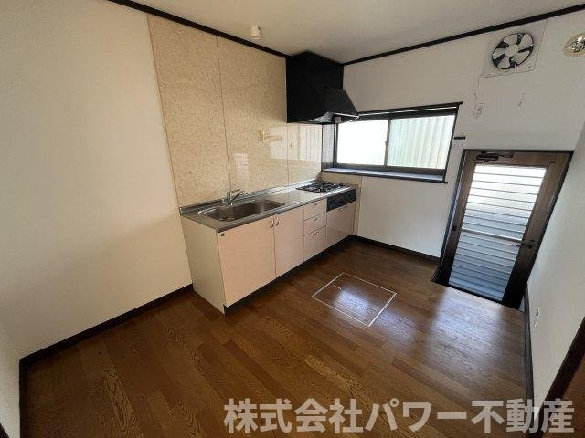 使いやすいサイズのキッチンです。