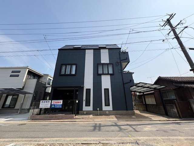 令和8年3月外壁塗装済です。