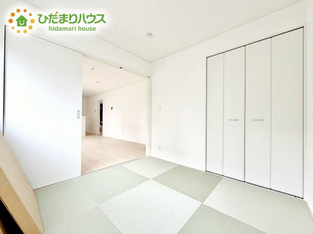 リビングと隣り合わせにあるお部屋！扉を閉めれば、来客用の部屋として使えます♪