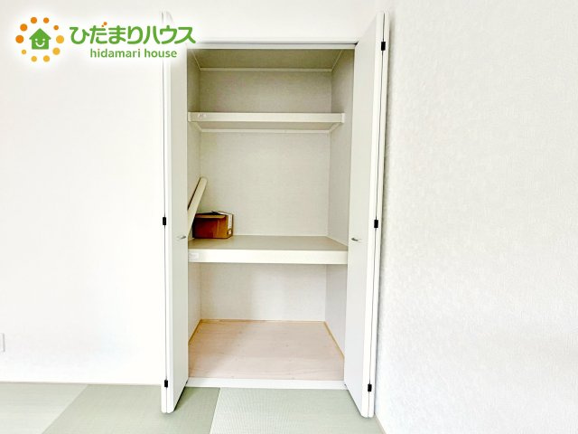奥行きが広い収納スペースなので、お布団も楽々しまえますね！！