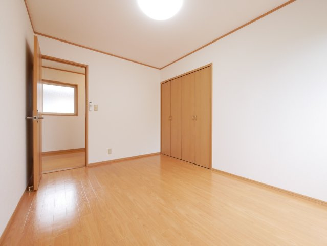 2階　洋室　6帖　真ん中のお部屋