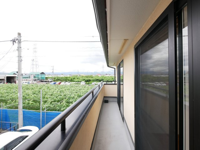 2部屋からアクセス可能なバルコニー