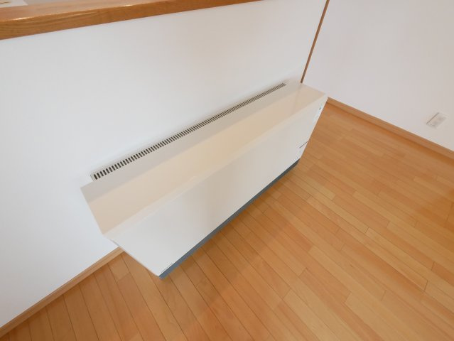 リビングには蓄熱暖房機あり