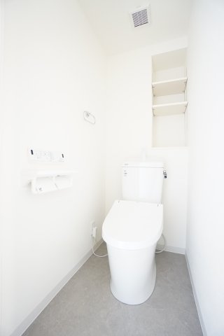 温水洗浄便座付きトイレ交換済み！節水型でお水の節約に♪