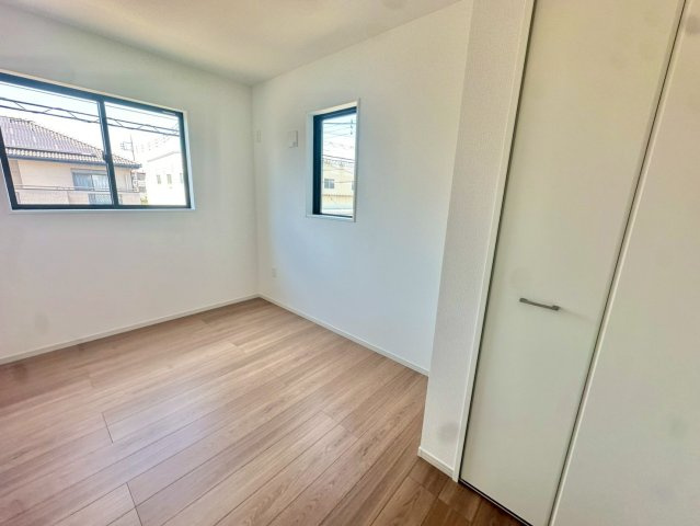 洋室4.6帖・収納付きで、お部屋がすっきり片付きます。