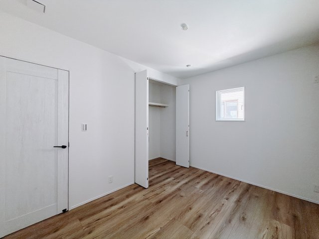 ■2階洋室｜お子様の一人部屋にピッタリな洋室。木のぬくもりを感じるフローリングは、天然木の味わいが時とともに深みを増していきます。また、傷にも強く、フリーワックスでお手入れもラクラクです♪
