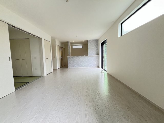 施工例。リビングです。施工例は完成時と異なる場合があります。