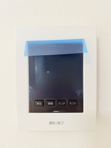 大きなモニター付きインターホン！相手の顔が良く見えます！誰が来たかすぐ分かるので防犯対策にもなりますね！　