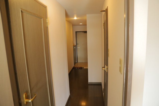 内装はとにかくおしゃれなものがいい！と選ぶ前に、まず住んだ後のことを想像してみましょう。住んでみたらコンセントの位置が悪くて使いにくいなど出てきます。事前にどの家電をどこに置くか想定しておきましょう。