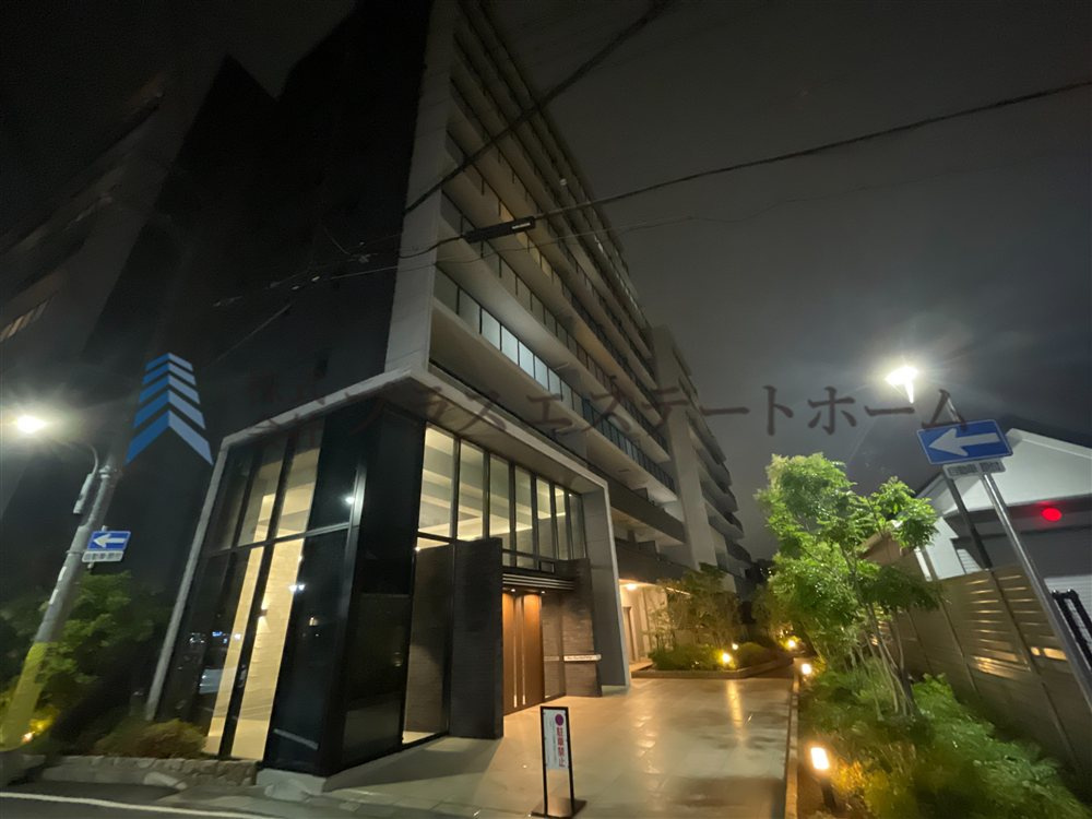 ライトアップが綺麗なマンションです♪