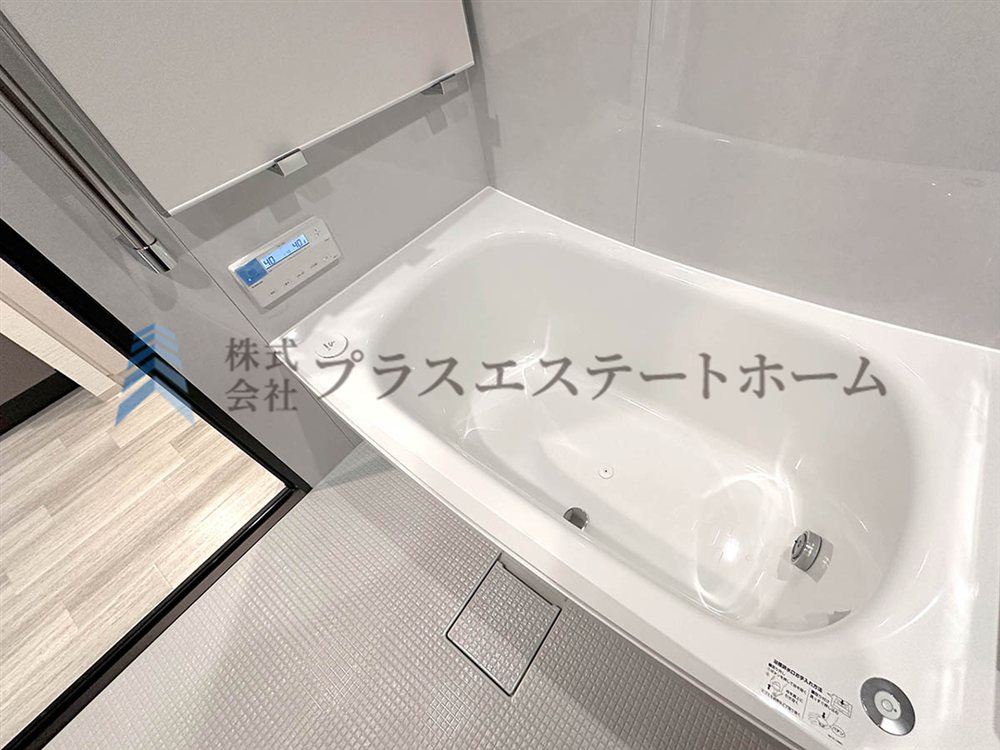 1日の疲れを癒してくれる浴室♪優しい色合いのアクセントパネルが施されており、リラックス感が漂います♪