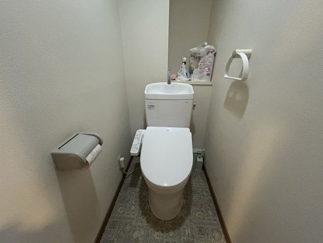 トイレは大きさや形、機能、抗菌性などが異なる多種多彩なタイプが各メーカーから出ています。それぞれに良さがあるため、事前にどういったタイプのトイレがいいのかをご家庭内で決めて、内見に行くといいでしょう。