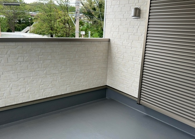 日当たりの良い南向きバルコニーは、洗濯物や布団をしっかりと乾かすことができる心地よい空間です。通風も良好なため、爽やかな風が室内へと吹き込み、毎日のお洗濯作業も心地よく行っていただけます。
