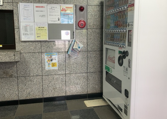 ラウンジは、マンションの共用スペースに椅子やテーブルなどを配置した利用者が寛げる空間です。屋内型ラウンジと屋外型ラウンジがあります。共用部分の管理状況と合わせて、詳細については現地でご確認ください。