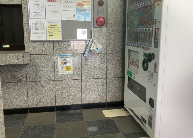 ロビーというと、エントランスと何がちがうの？と思いますよね。実はロビーとエントランスには明確な決まりはありません。物件によっては、エントランスを入って広がるある程度の広さのある空間がロビーとなります。