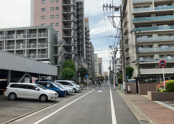 眺望の良さを楽しめるダイニングキッチンで家族団らんの時間を過ごしてはいかがでしょうか。バルコニーから見える景色を家族で眺める時間は、時間が経つのを忘れてしまいそうですね。是非、現地を見に行きましょう！