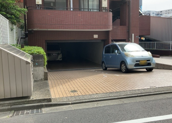 マンションの駐輪場は、事前に空きがあるか確認を取ると安心です。せっかく入居したのに駐輪スペースがない！なんてことになったら大変ですよね。そこで、内見時や購入前にはまず事前に確認しておくと良いでしょう。