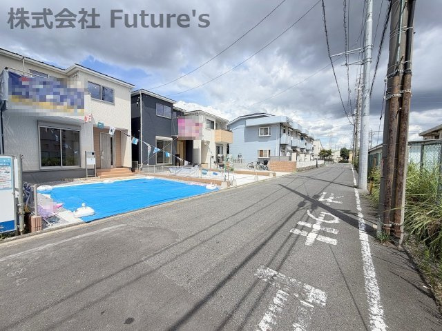 前面道路含む現地写真です。