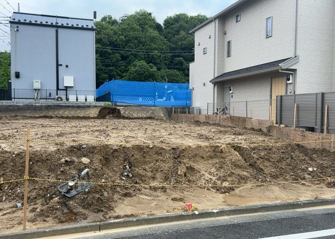 家を建てる前提で土地を探している場合、地盤の丈夫さは譲れない条件の一つです。地盤が脆弱だと追加工事が必要となります。また、過去に地盤沈下や液状化現象を起こした土地は、できるだけ避けた方がいいでしょう。