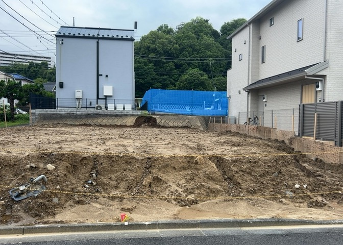 人が暮らすうえで日光は大切な要素となります。日当たりの良さは譲れないポイントですね。併せて近くに大きな建築物の建築予定がないか、あるいはそれが可能な土地が近くにないか事前に確認することもお勧めします。