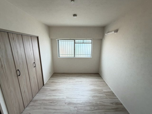 洋室7.1帖・収納の確保された住空間で、生活感を抑えてすっきりとした印象に。