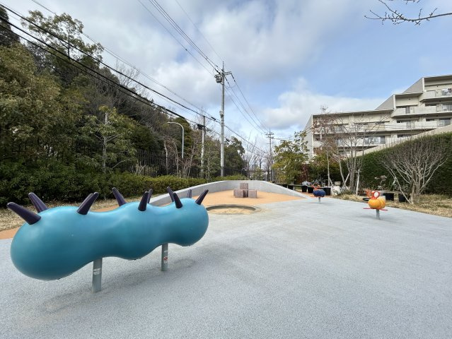 敷地内に遊具スペースがあり、子育てにも安心です