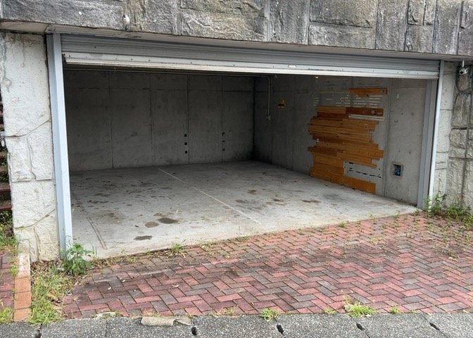 駐車場と明記されていても、最小スペースでつくられた駐車場だと大型車は駐車できなかったり、出入りしにくくなったりする可能性があります。お車のサイズと購入したい物件の駐車場のサイズを現地で確認しましょう。