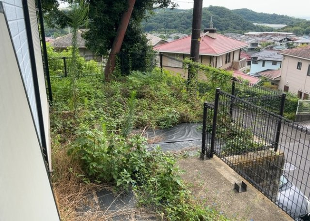 庭があることでガーデニングや家庭菜園はもちろん、こどもの遊び場やペットを放して遊ぶことができます。また、家の周囲に余裕があるということです。隣地との間があれば、十分な日当たりと、風通しが確保できます。