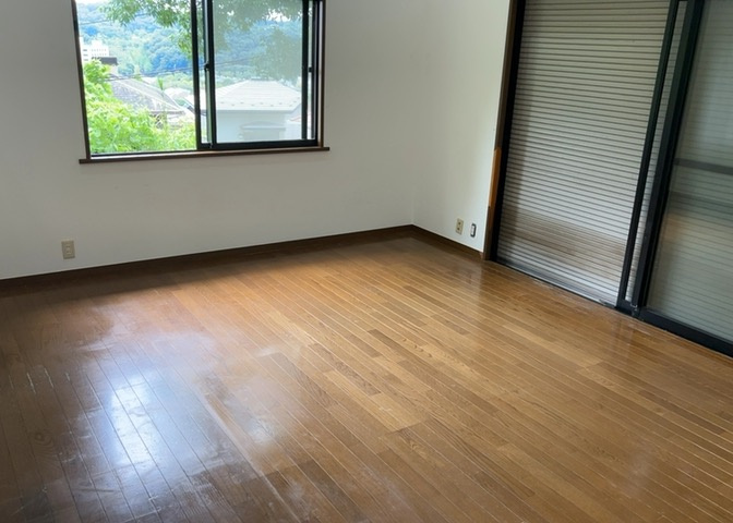 直線タイプはLとDKを一直線に並べた形で対面キッチンのタイプです。一般的なのでよく見かけるかもしれません。直線タイプに似た直接アイランドタイプは、キッチンとダイニングの間に壁がない分広く感じられます。