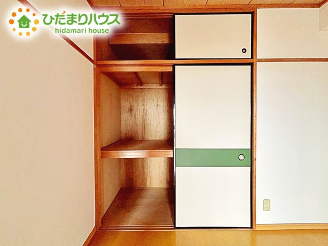 奥行きが広い収納スペースなので、お布団も楽々しまえますね！！