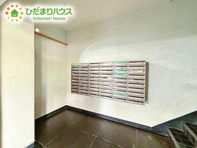 屋内には郵便ポストがございます♪