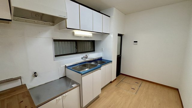 調理道具や調味料もすっきりしまえる、収納力のあるキッチン。