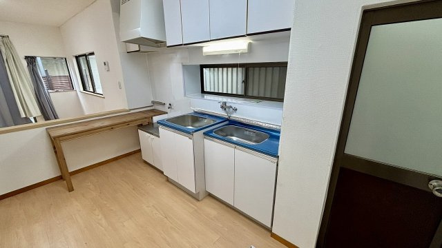 見た目もすっきり、作業もスムーズにこなせる空間です