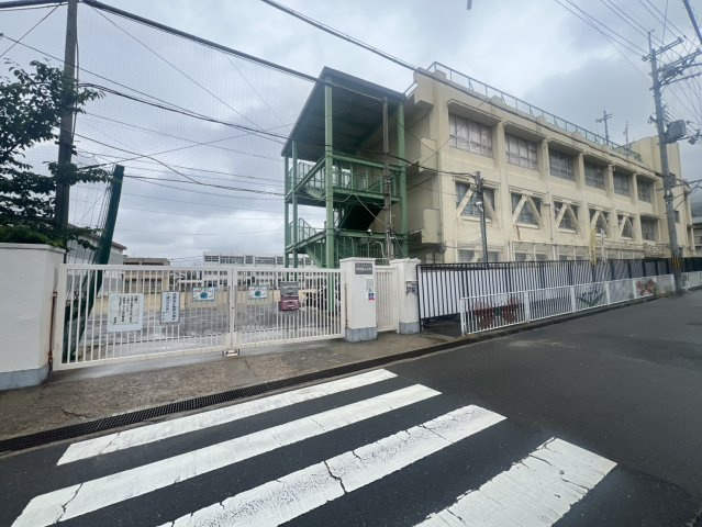 小学校まで約360ｍ。お子様の通学にも安心の距離です。