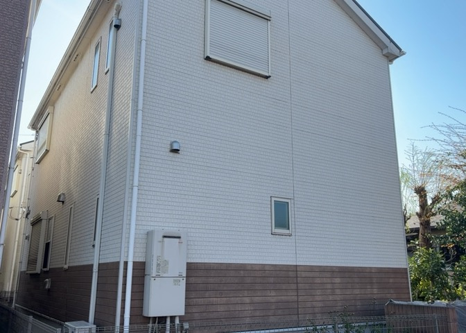 木造住宅とは土台、壁、柱など建築物の強度を支える構造体の材に木が使用されている構造を指します。構造体は建物の自重を支えるだけではなく風圧や水圧、積裁荷重などあらゆる衝撃に耐えるための基礎です。
