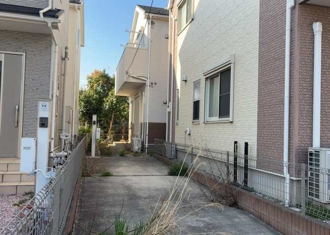 物件の詳細については、現地を見てわかること以外に、役所や法務局などで調べないとわからないことがあります。そのため、現地に行く場合は、もしこの物件を買ったらどのような生活ができるかをイメージしましょう。