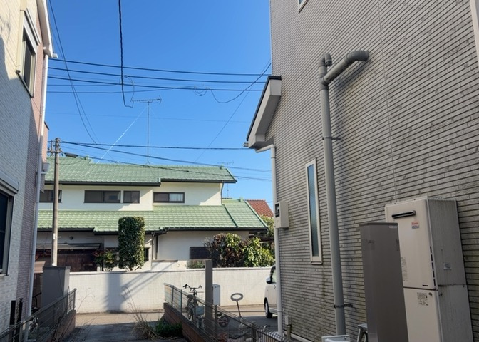 眺望を気にして物件を探す場合、前面に建物が建っていないか現地で確認しましょう！前面に建物があると景色はもちろん、日当たりや風通しにも影響が出てきます。住んだ時のことを想像しながら現地見学をしましょう。