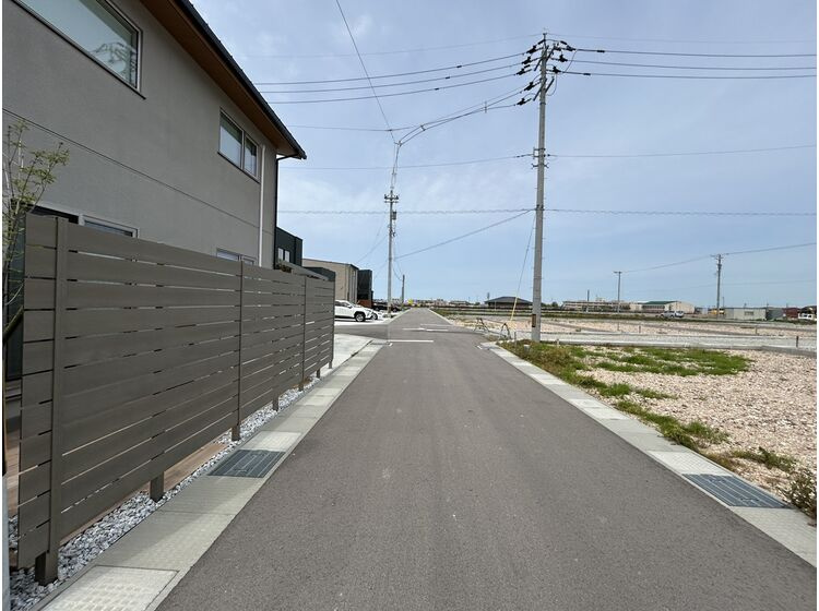 西側　前面道路