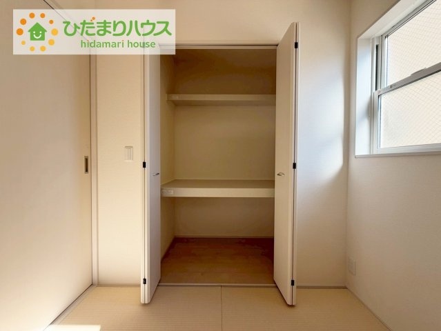 和室の収納は横開きクローゼット！　しまった物の出し入れも楽々です(^^)